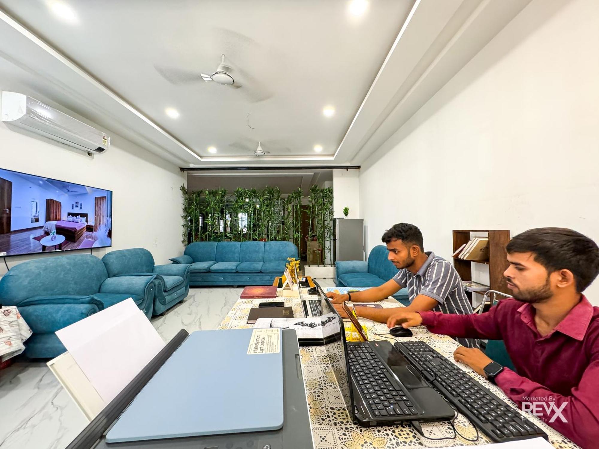 Guru Sadan A Luxe Stay Ayodhya 外观 照片